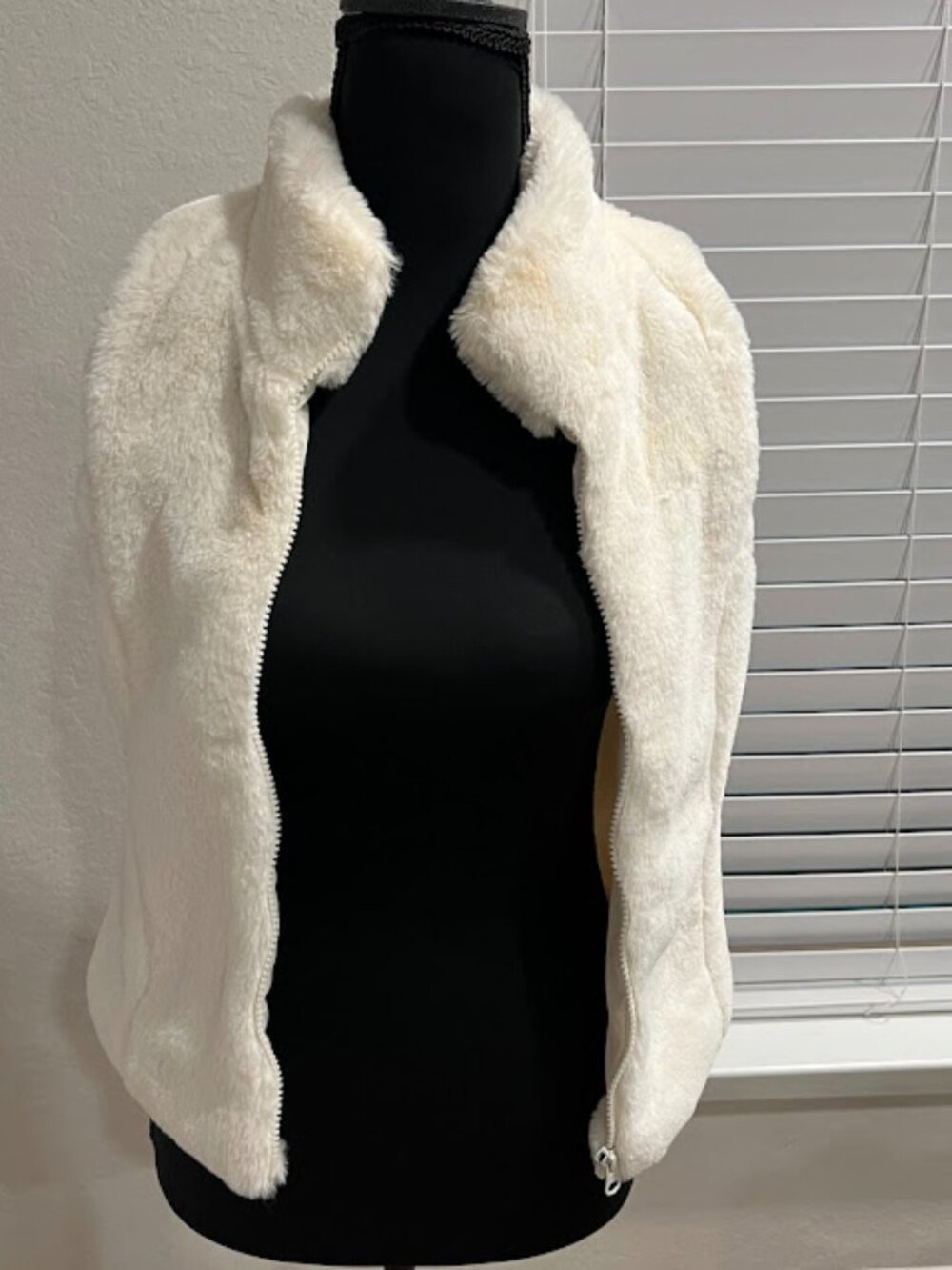 Me Jane White Fluffy Vest